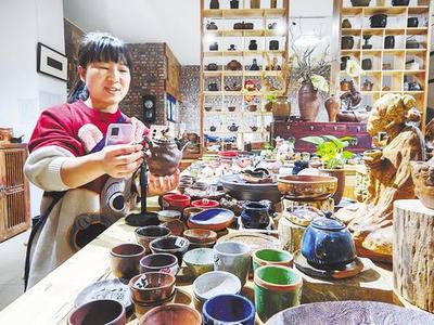 推廣“直播+”,培育電商產(chǎn)業(yè)集聚區(qū)